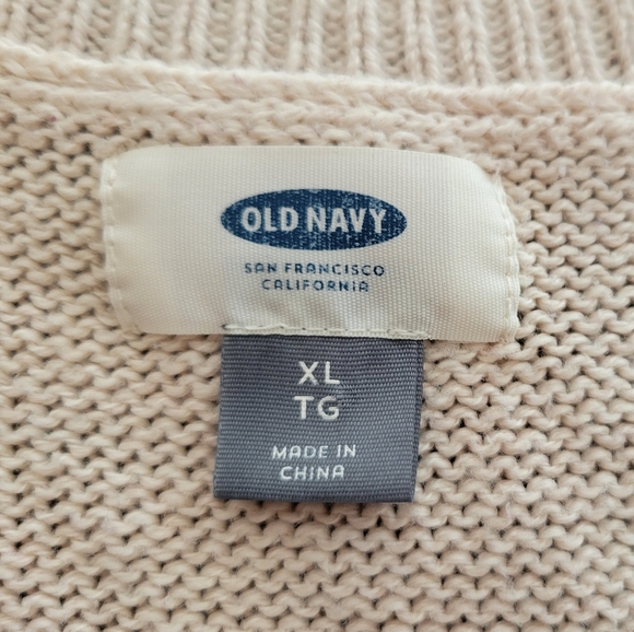 Old Navy Women's Maroon and Cream Fair Isle Sweater Size XL - Picture 4 of 5